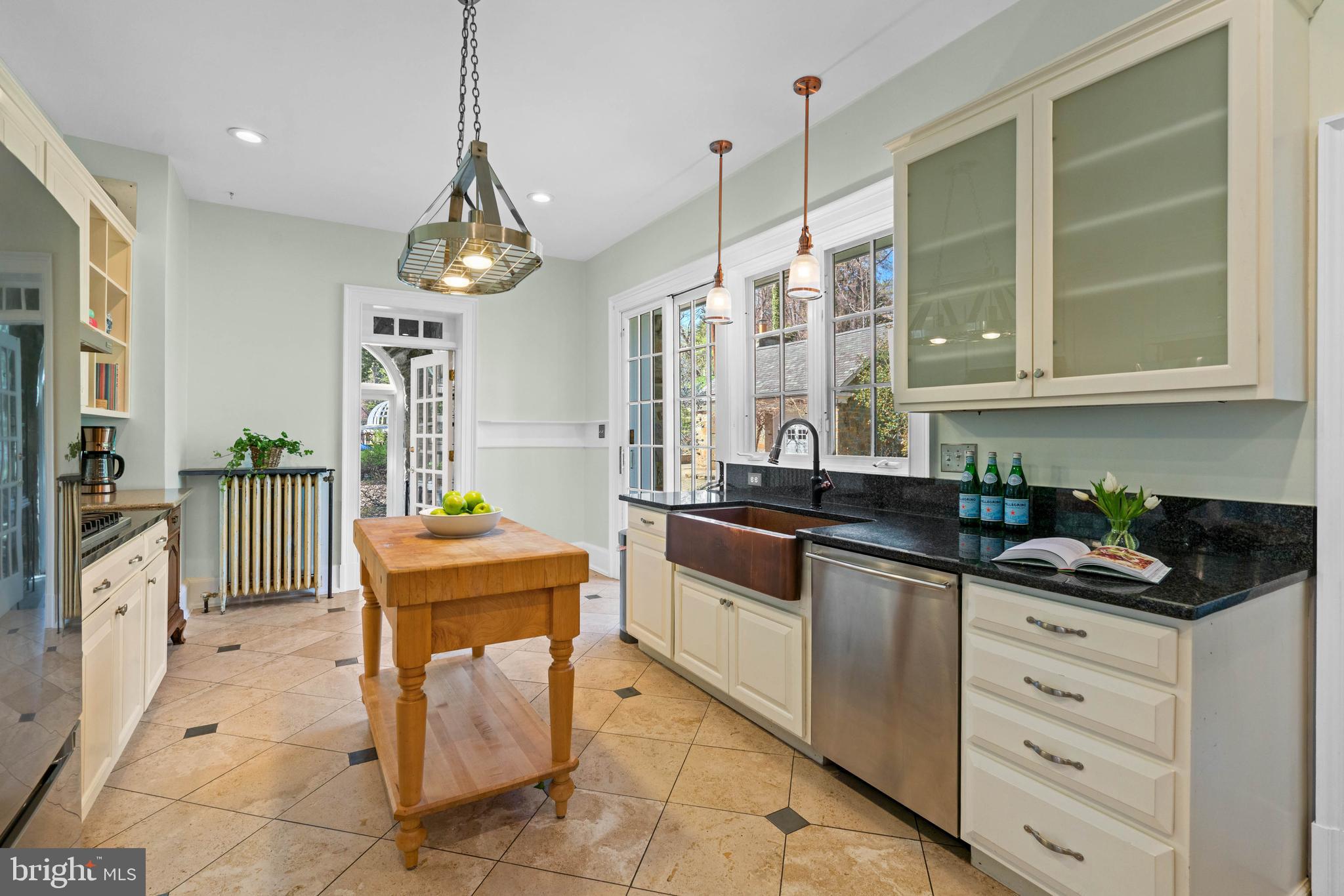 2325 Porter St NW