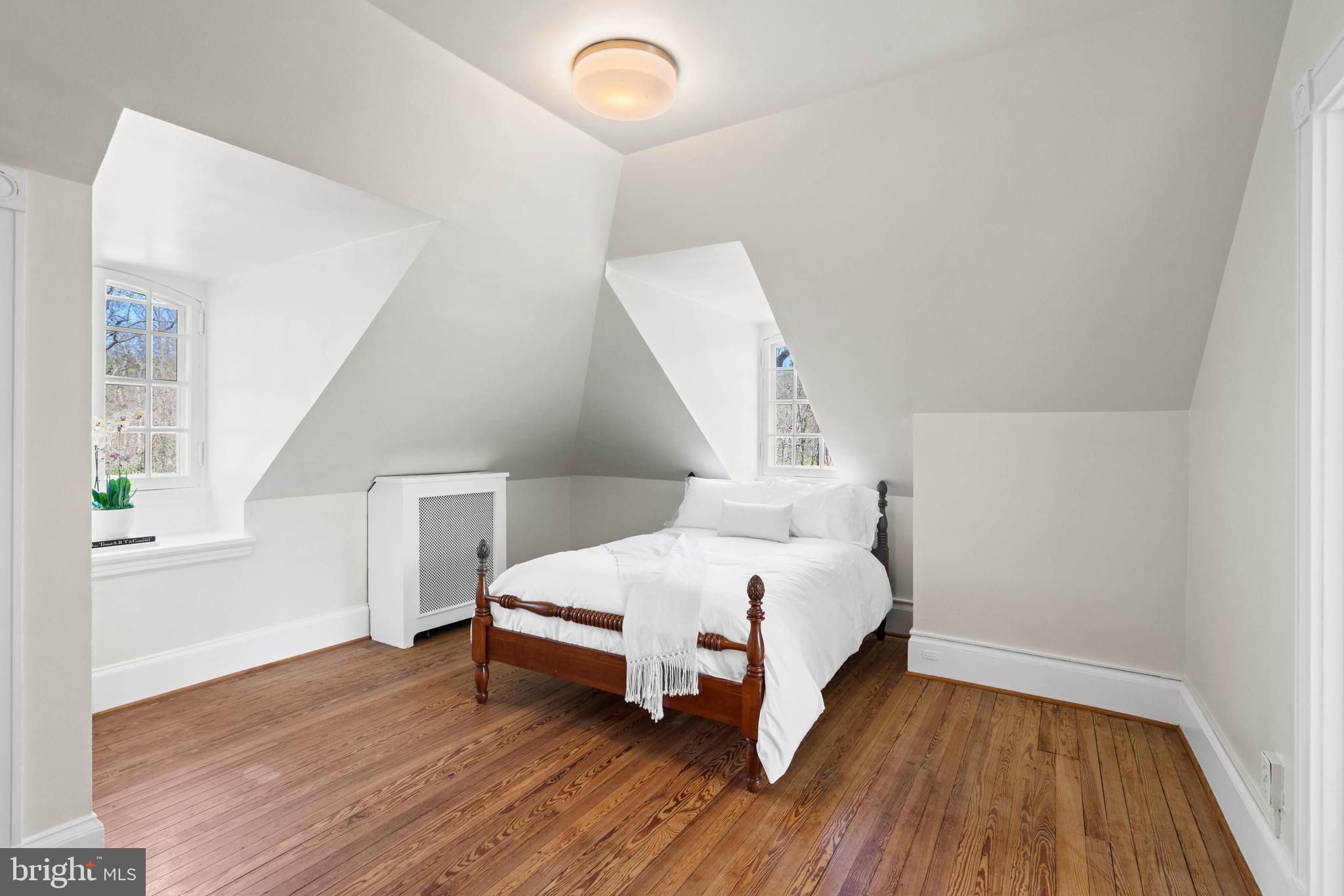 2325 Porter St NW