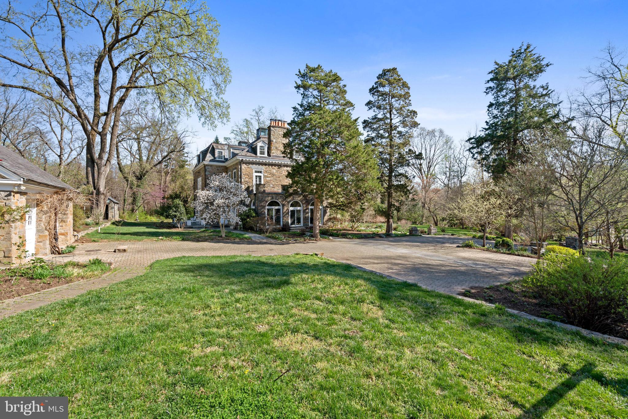 2325 Porter St NW