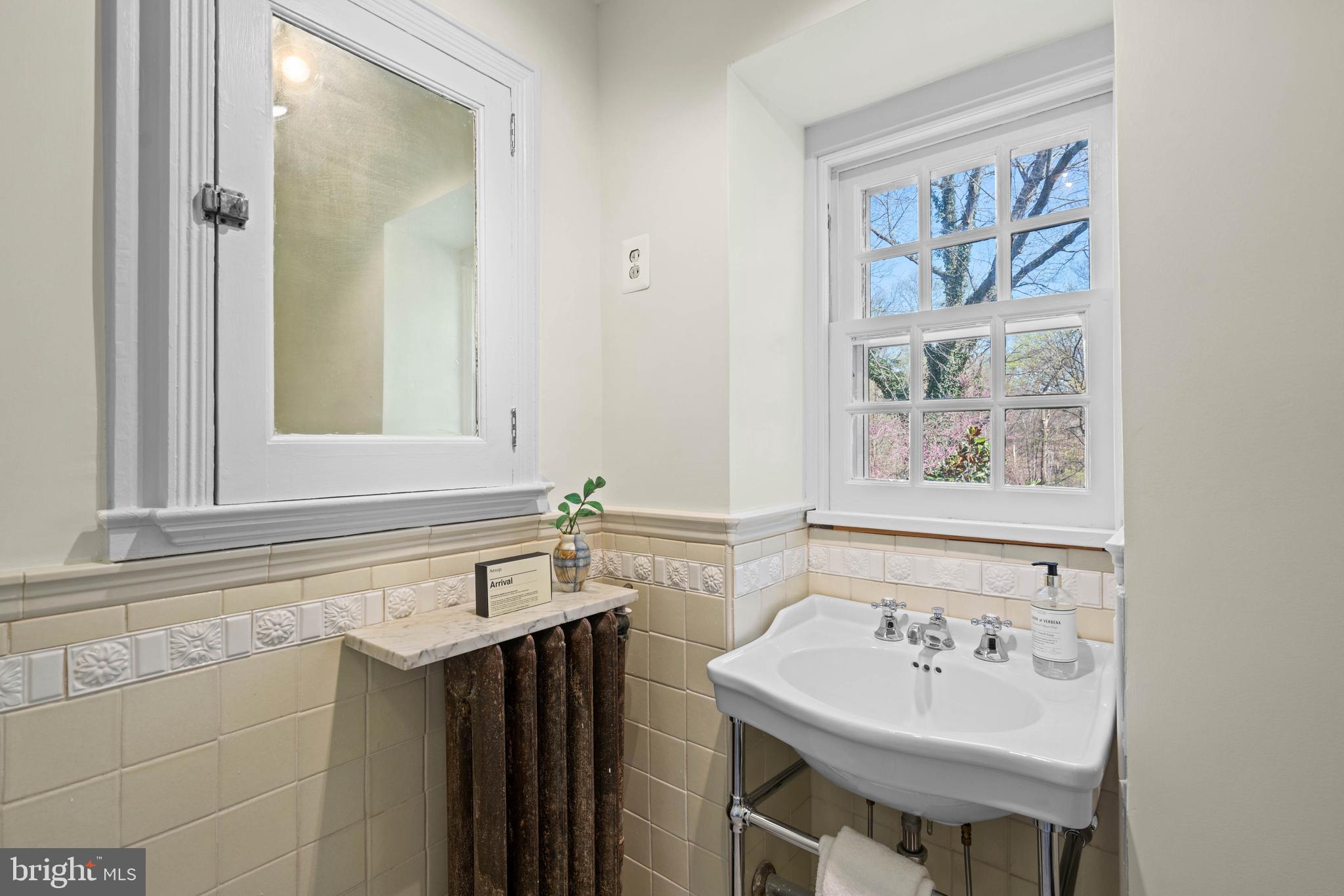 2325 Porter St NW