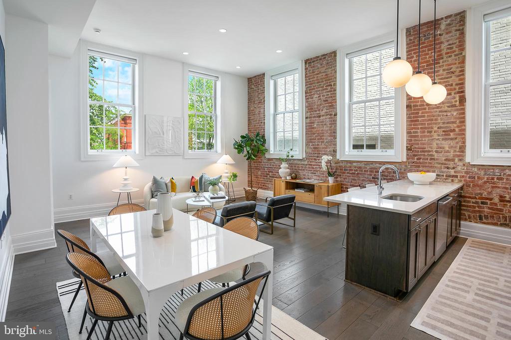901 D St NE #102
