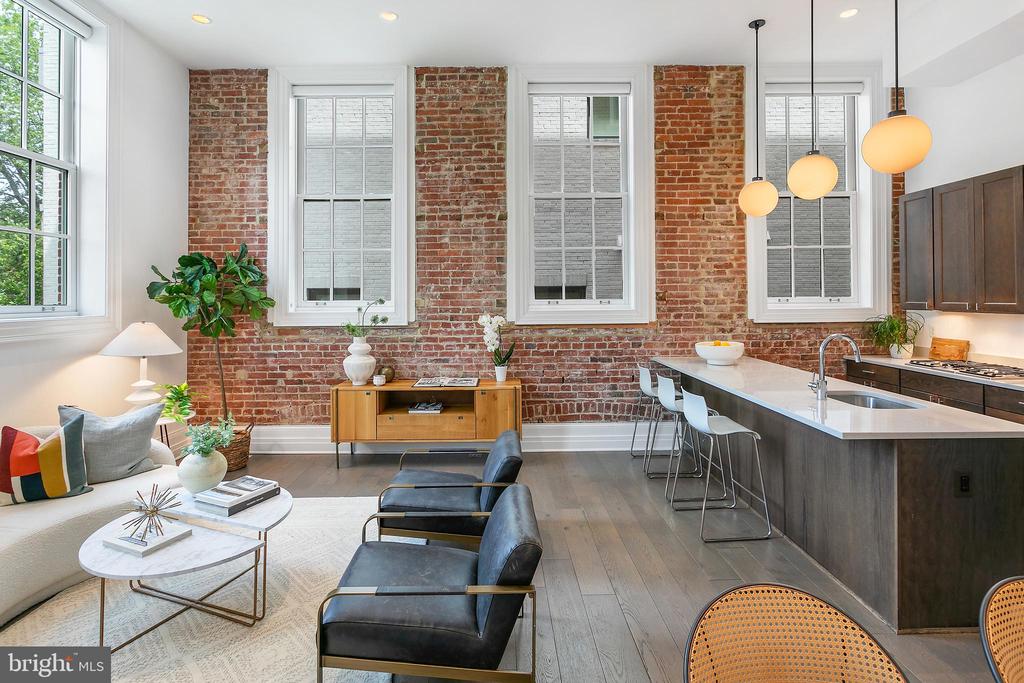 901 D St NE #102
