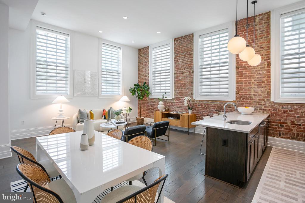 901 D St NE #102