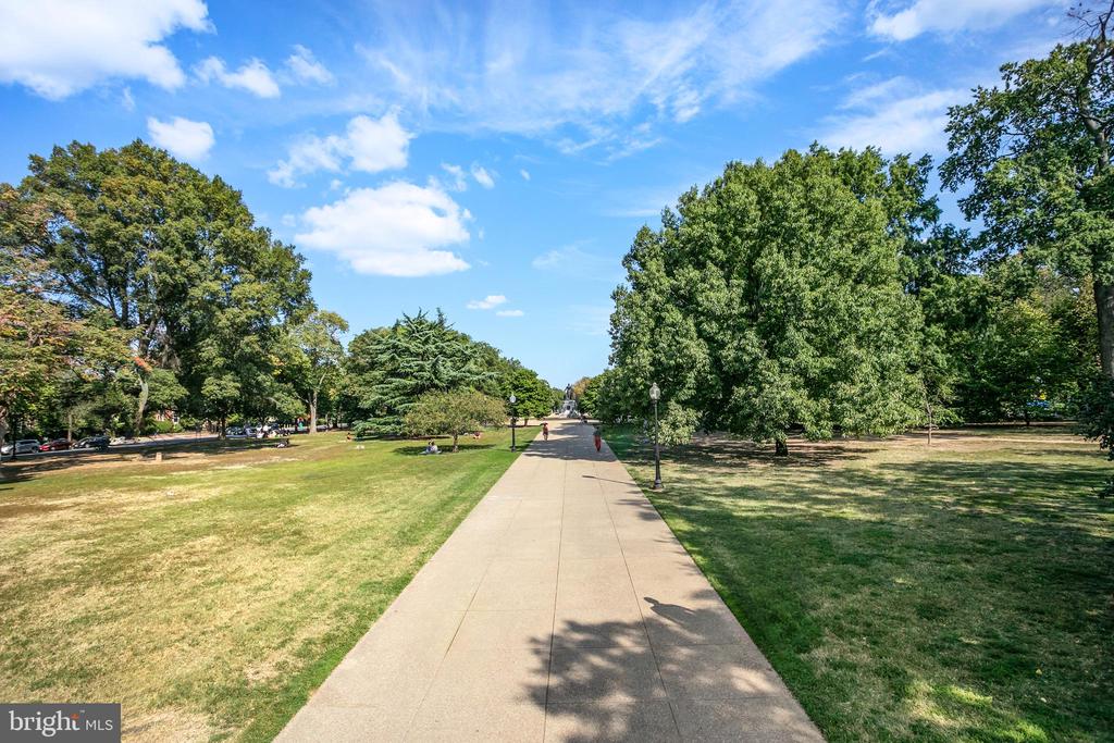 901 D St NE #102