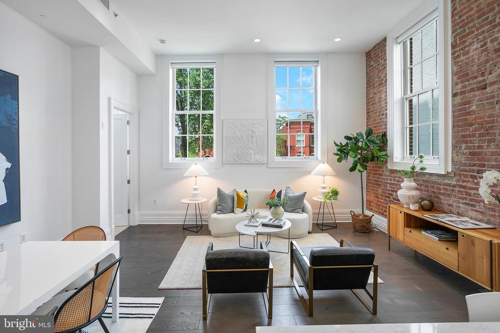 901 D St NE #102