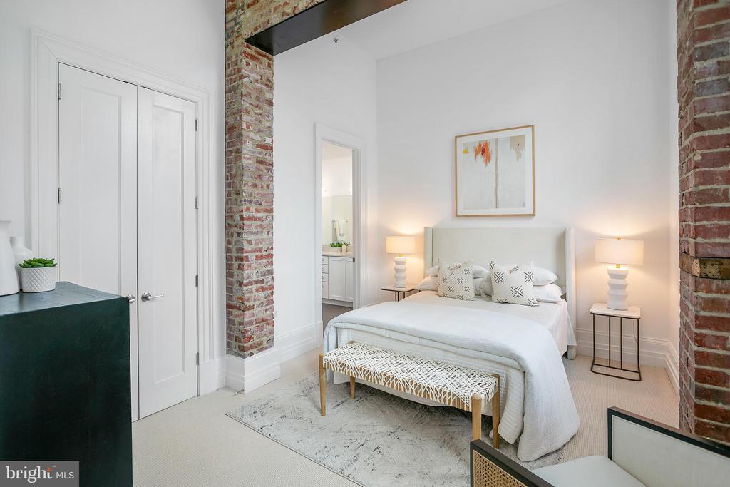 901 D St NE #102