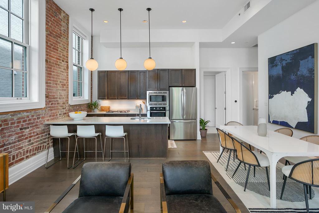 901 D St NE #102