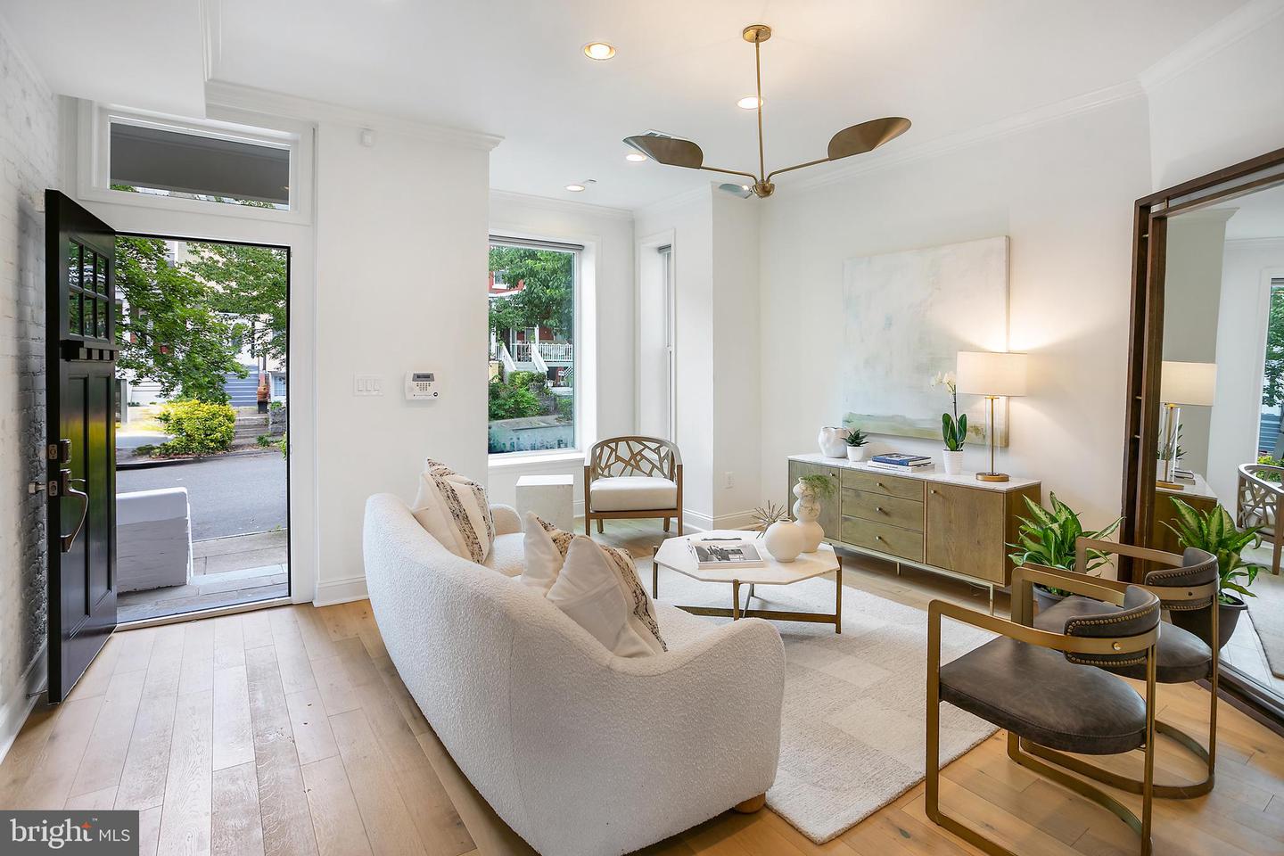 64 V St NW