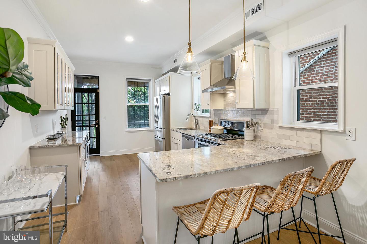 64 V St NW