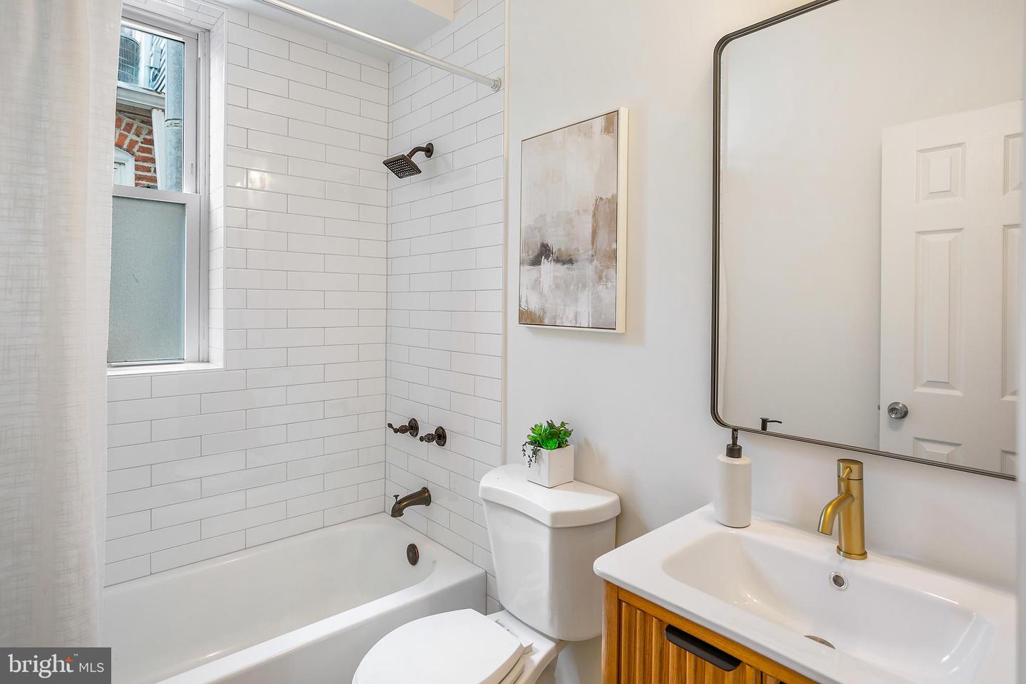 64 V St NW