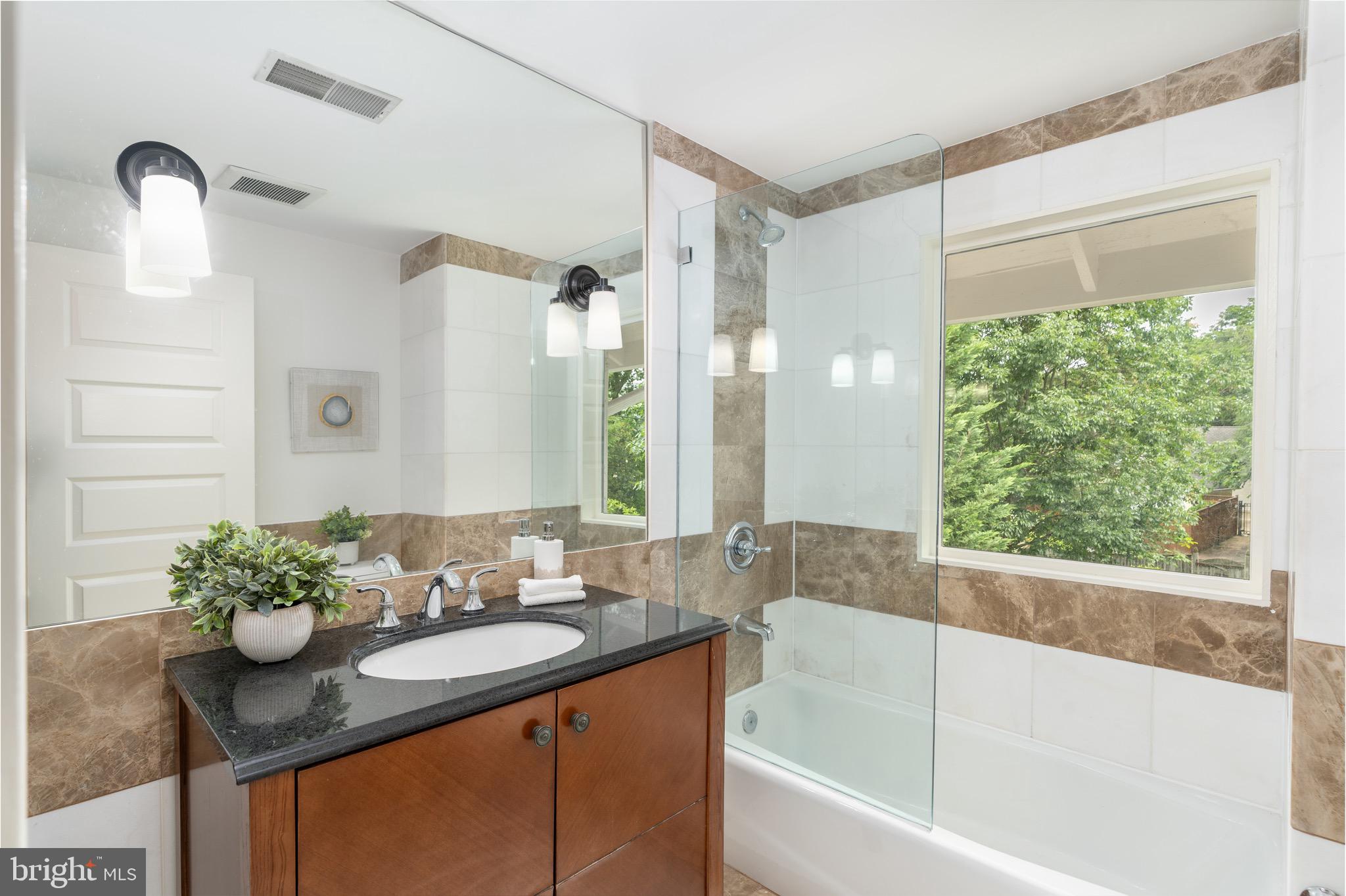 3819 1/2 WOODLEY RD NW