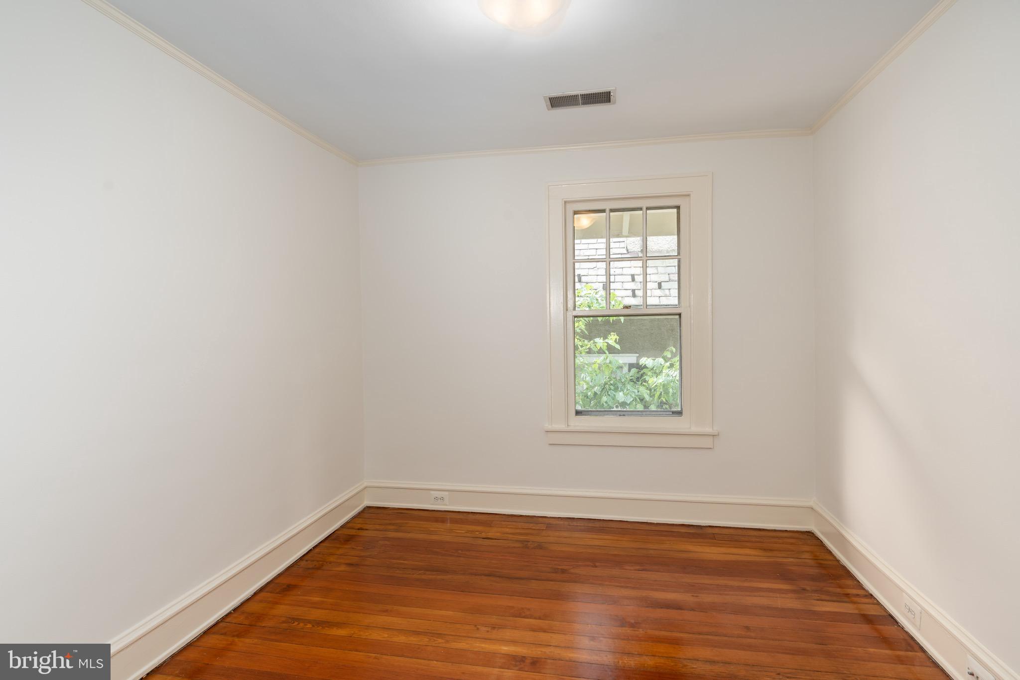 3819 1/2 WOODLEY RD NW