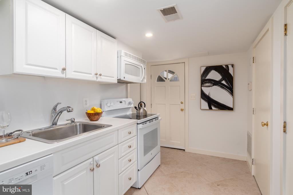 3819 1/2 WOODLEY RD NW