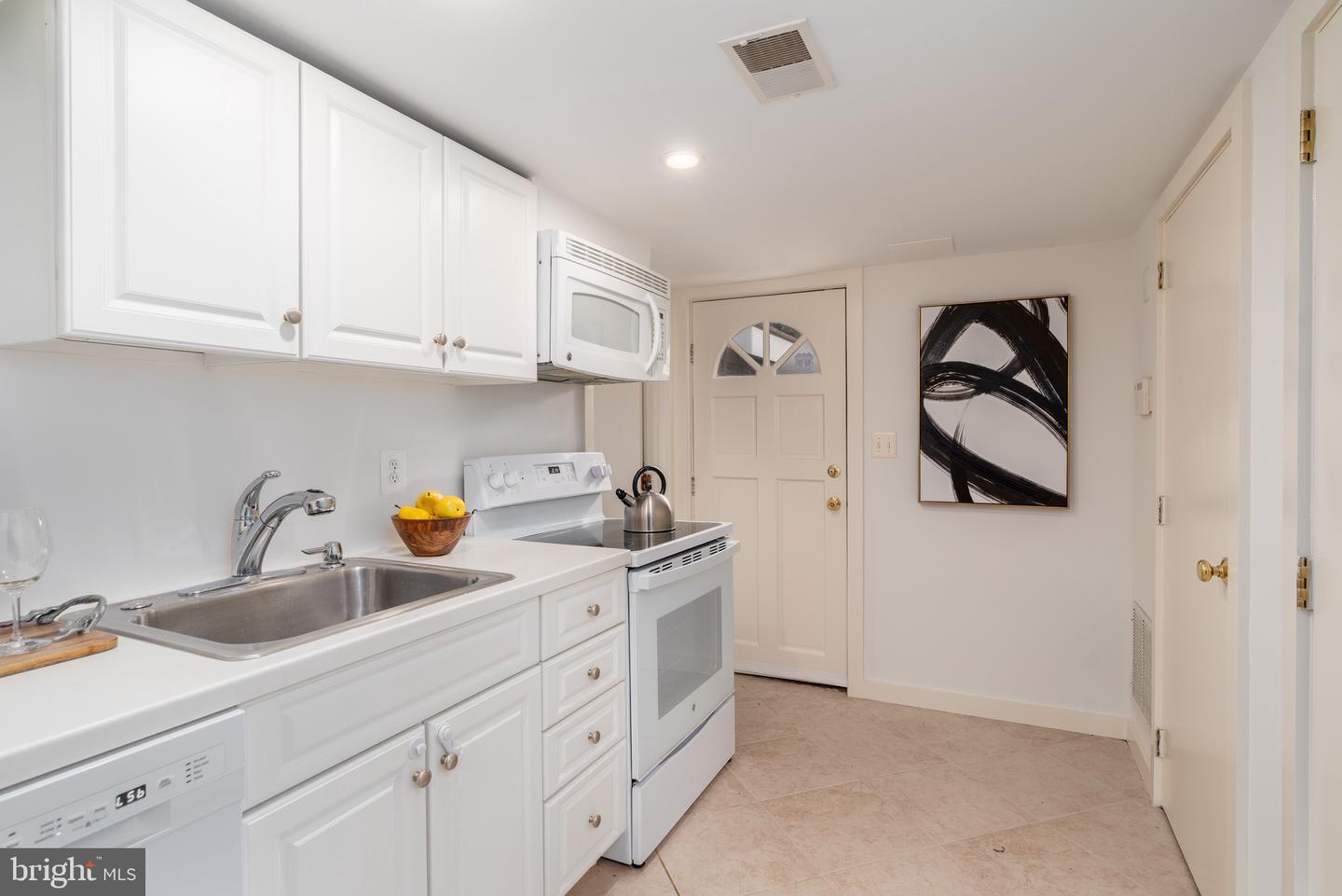 3819 1/2 WOODLEY RD NW