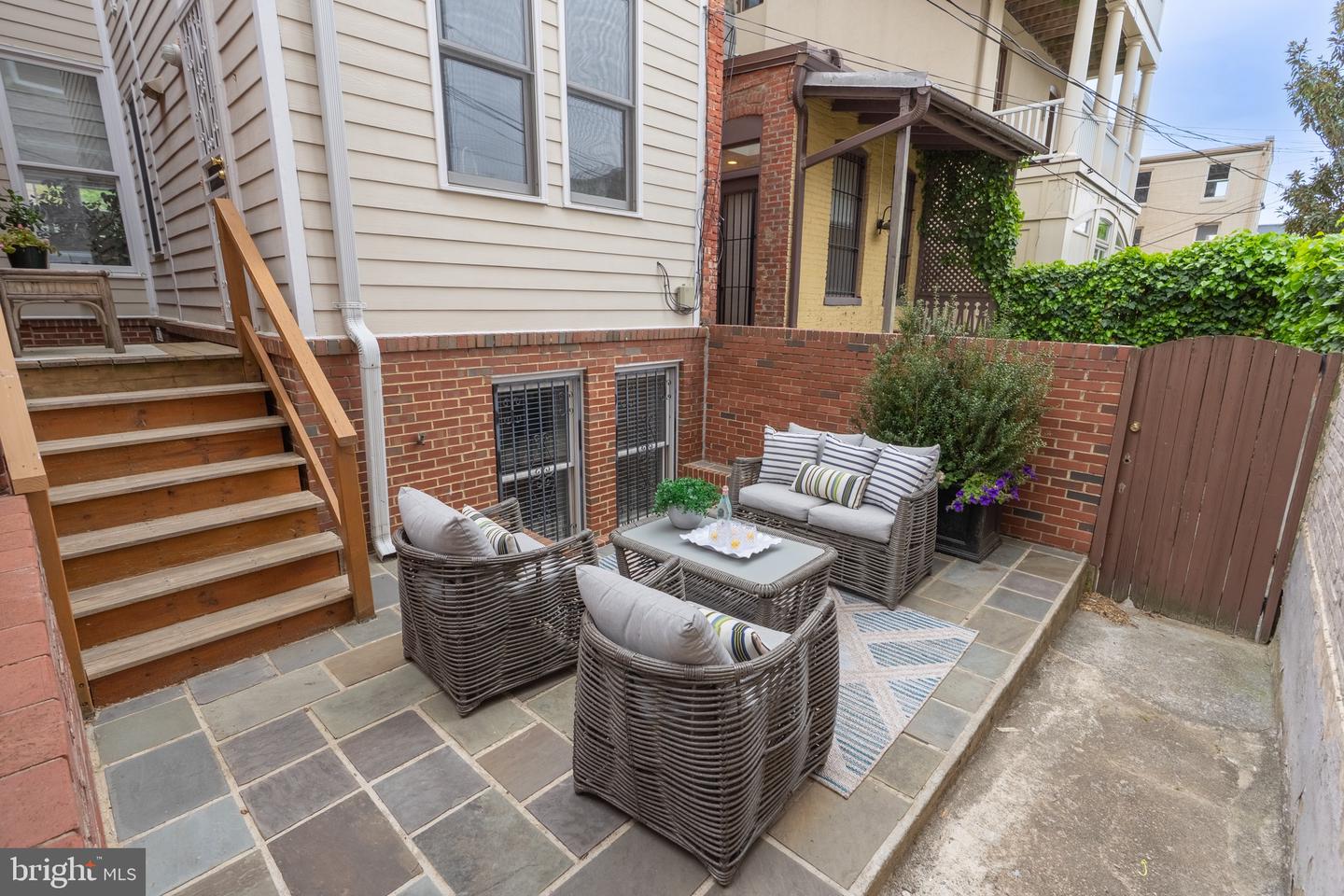 1716 22nd St NW