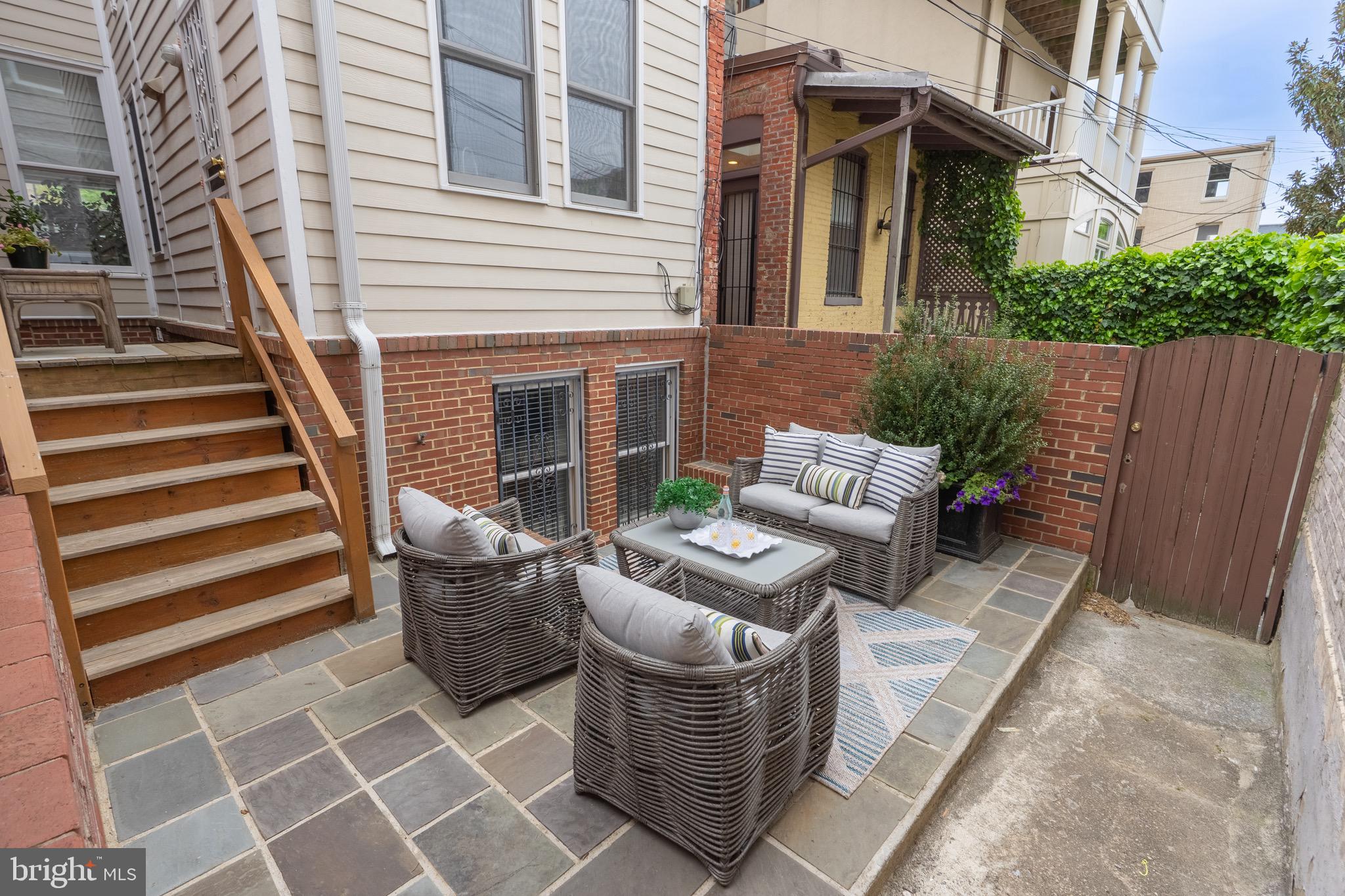 1716 22nd St NW