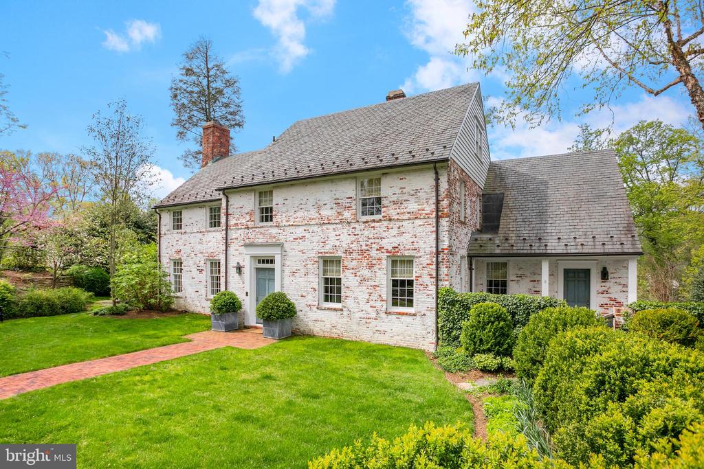 2824 CHAIN BRIDGE ROAD NW