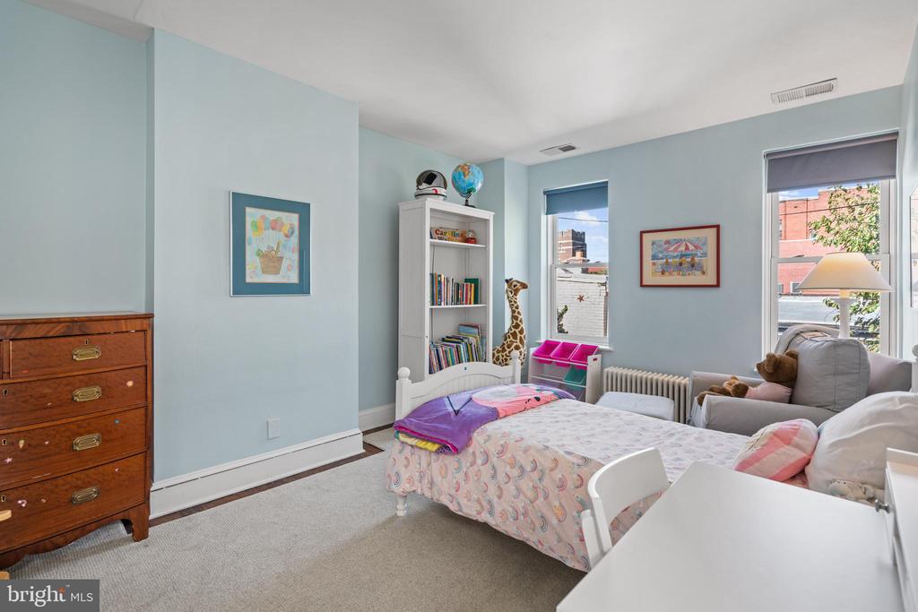 604 EAST CAPITOL STREET NE