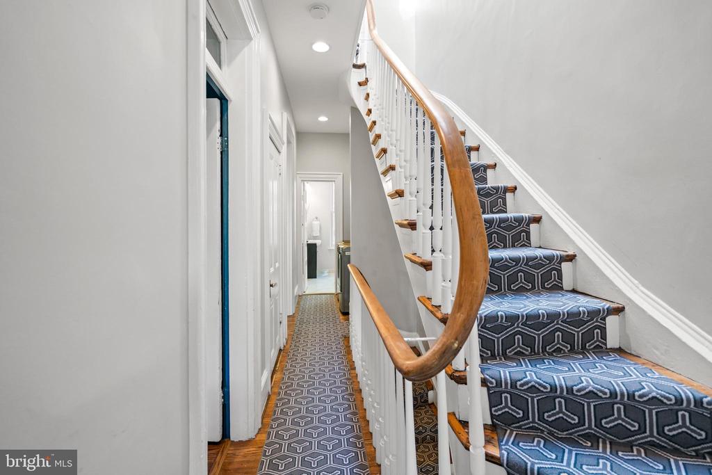 604 EAST CAPITOL STREET NE