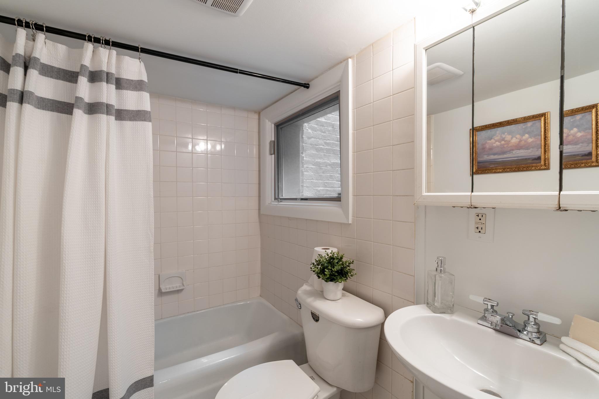 1683 35TH STREET NW B