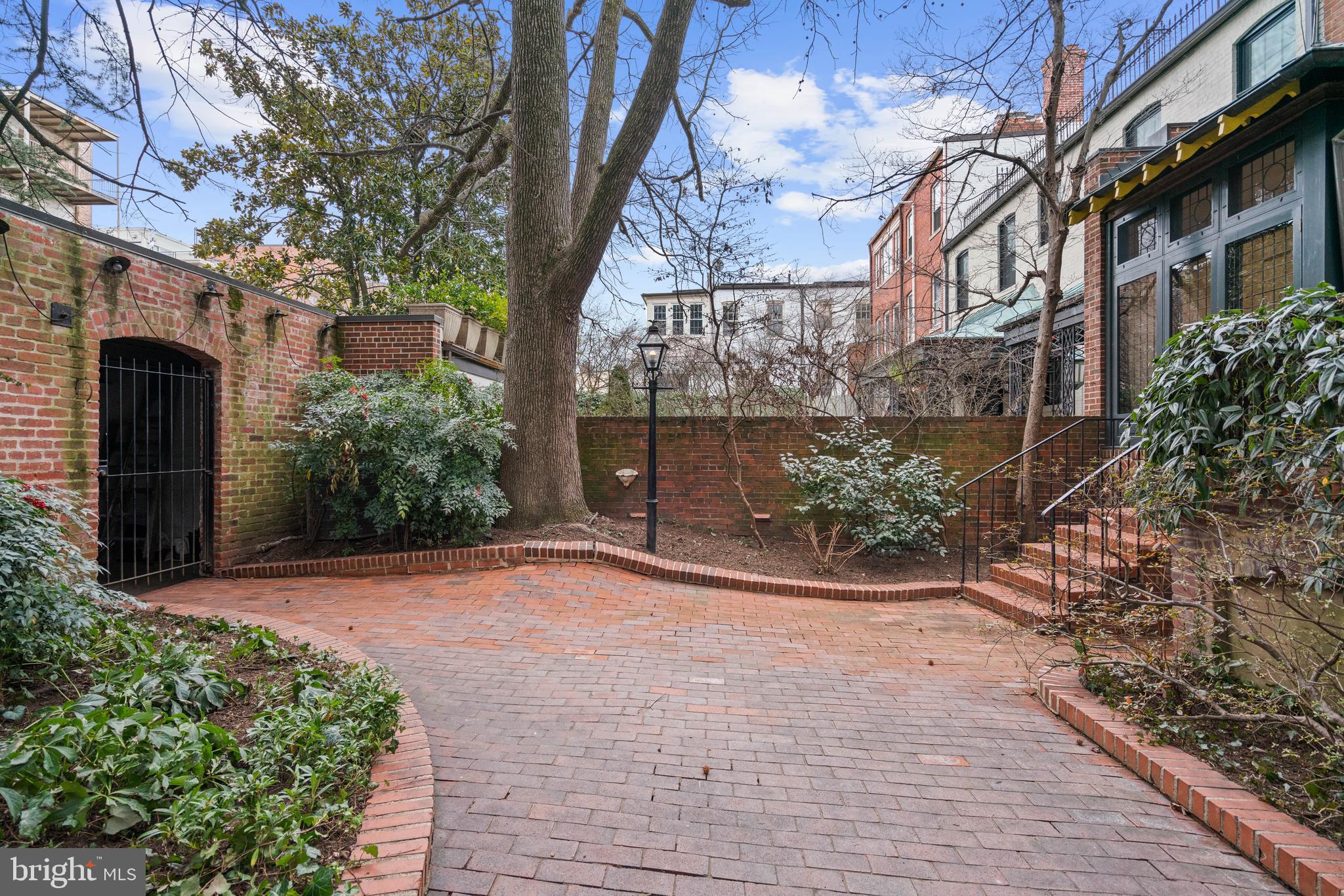 2214 WYOMING AVENUE NW