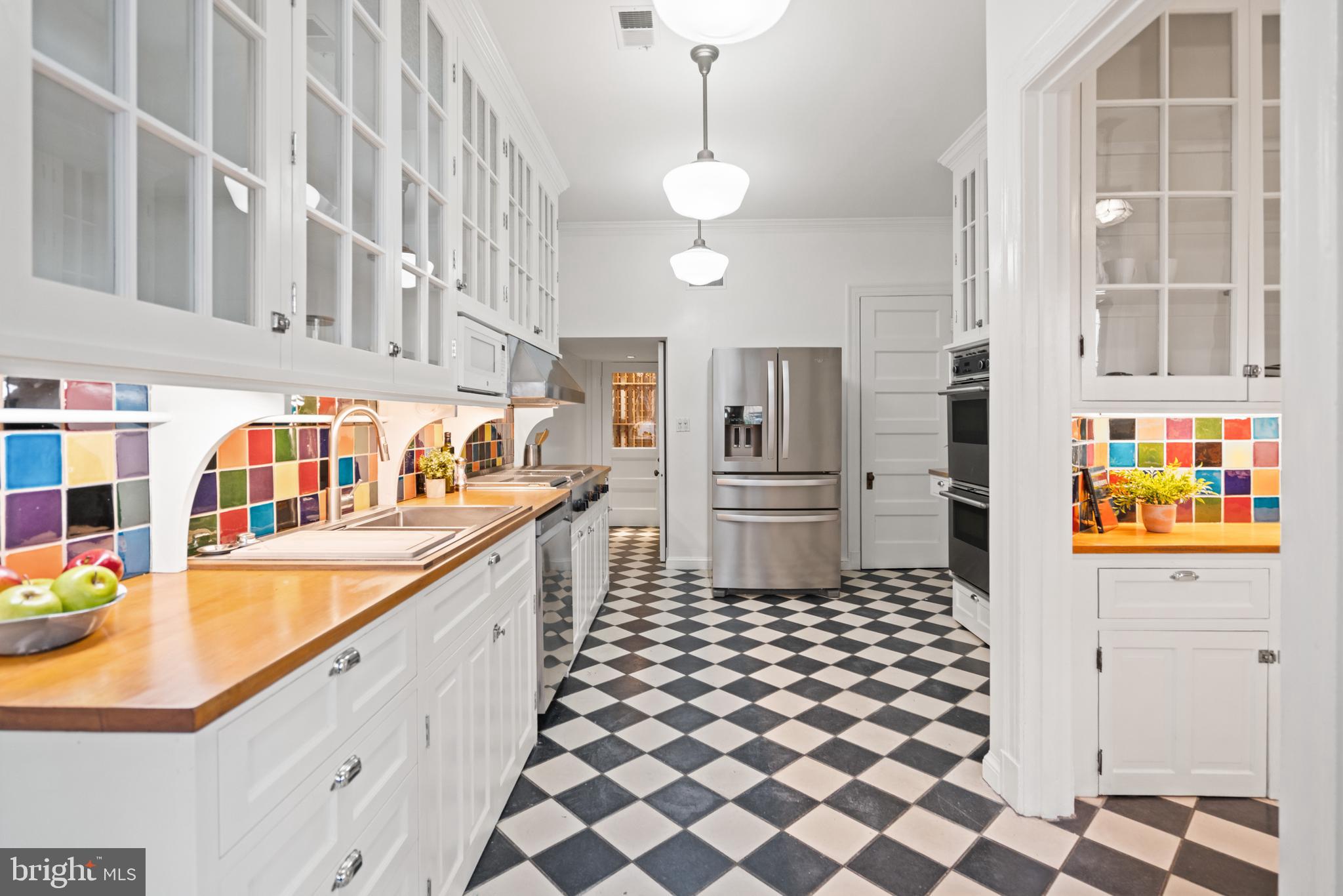 2214 WYOMING AVENUE NW