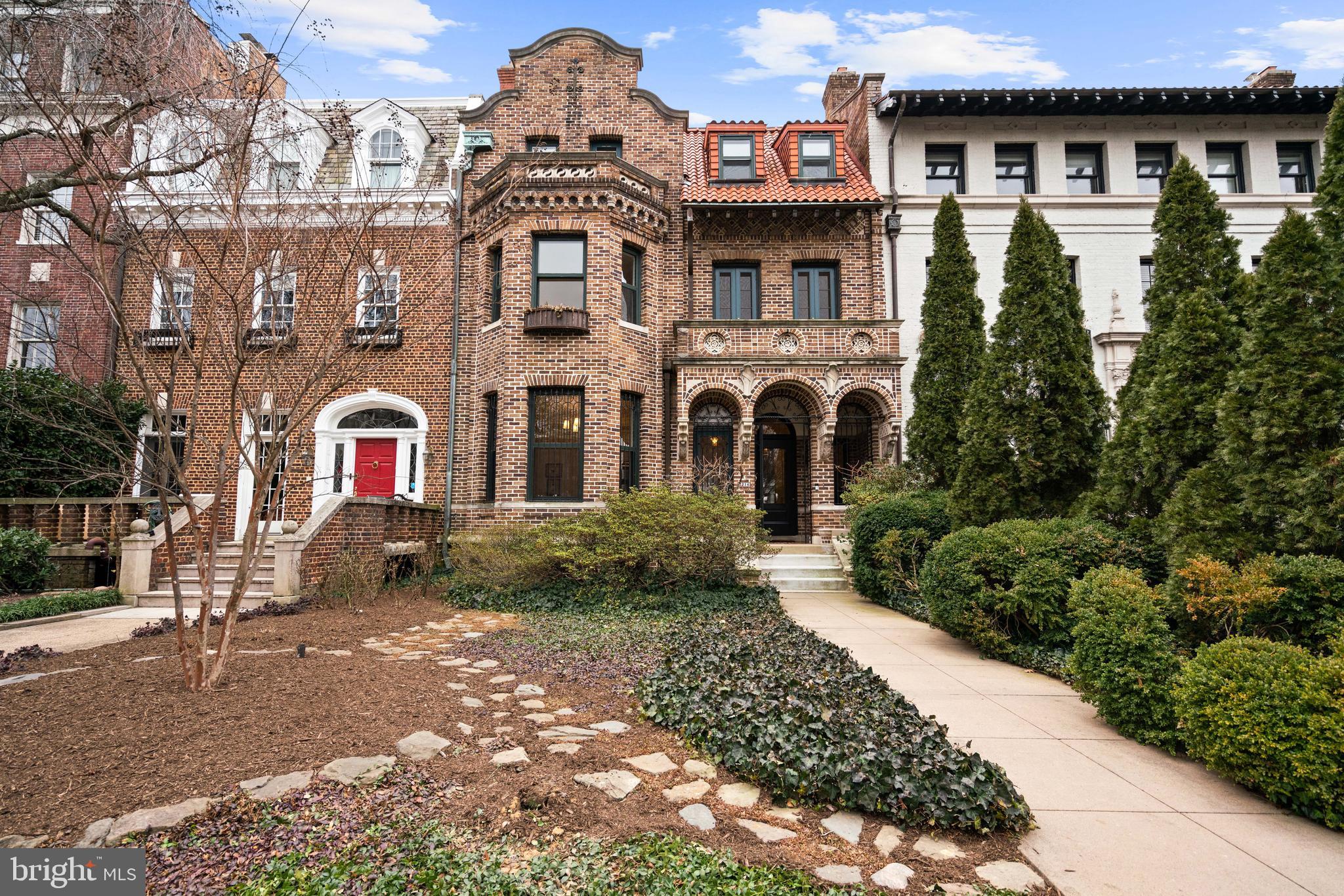 2214 WYOMING AVENUE NW