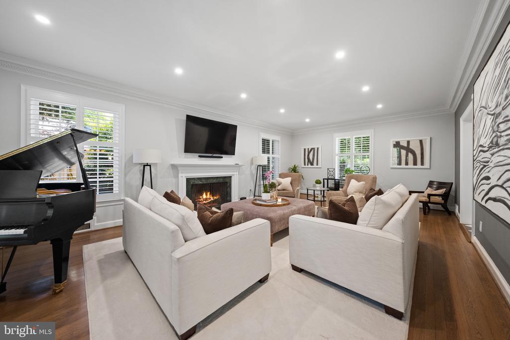 3200 WOODLAND DRIVE NW