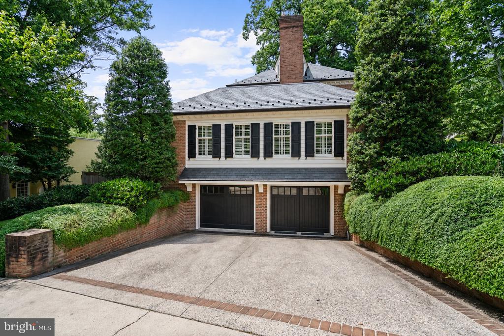 3200 WOODLAND DRIVE NW