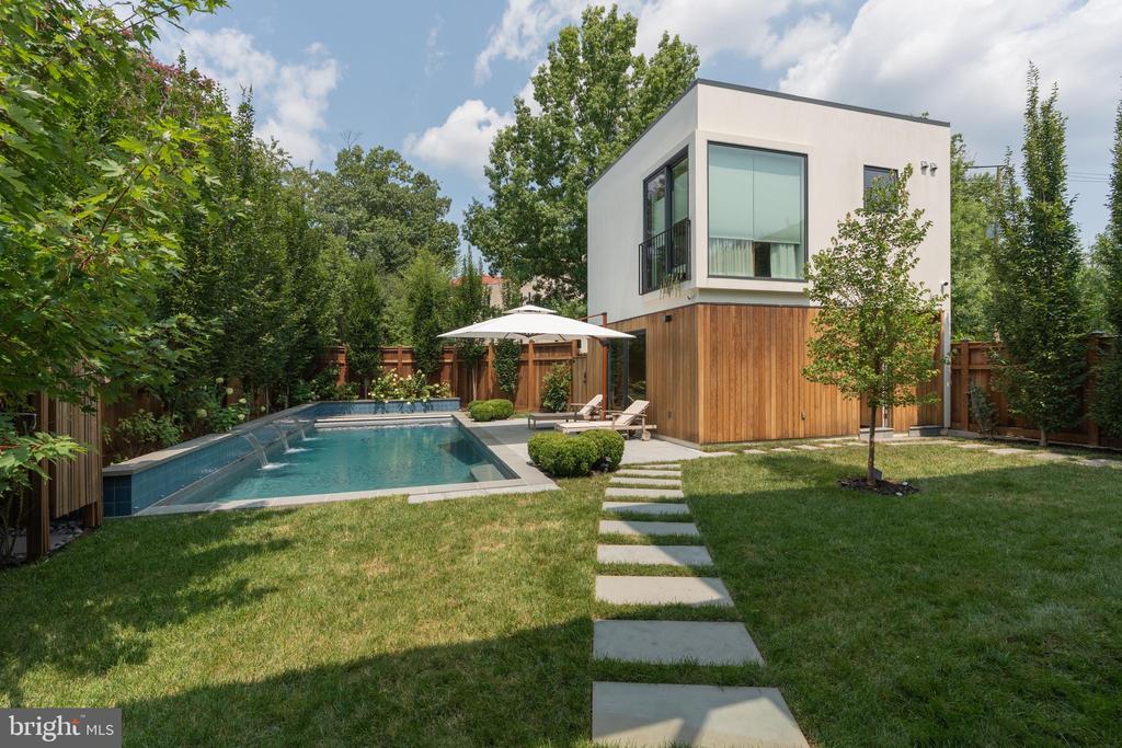 99 OBSERVATORY CIRCLE NW