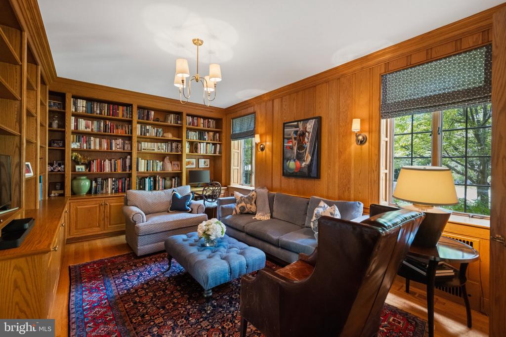 3101 ELLICOTT STREET NW