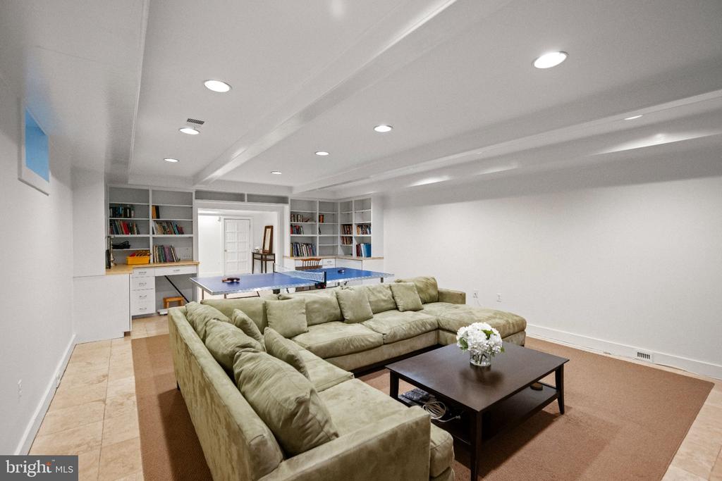 3101 ELLICOTT STREET NW