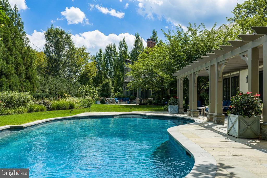 3101 ELLICOTT STREET NW