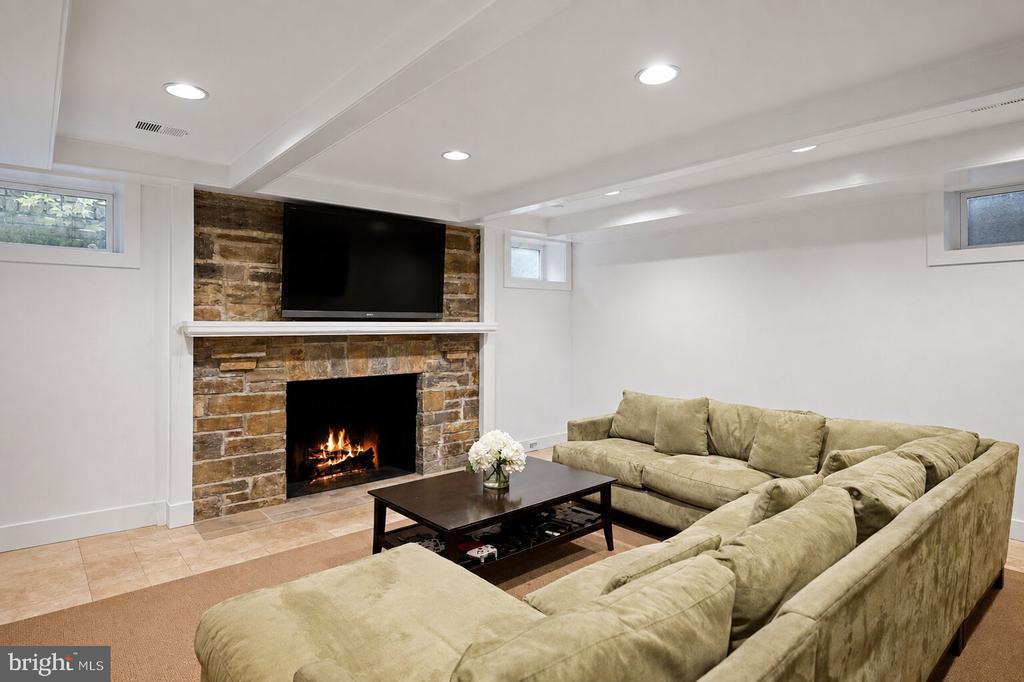 3101 ELLICOTT STREET NW