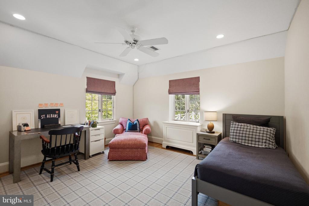 3101 ELLICOTT STREET NW
