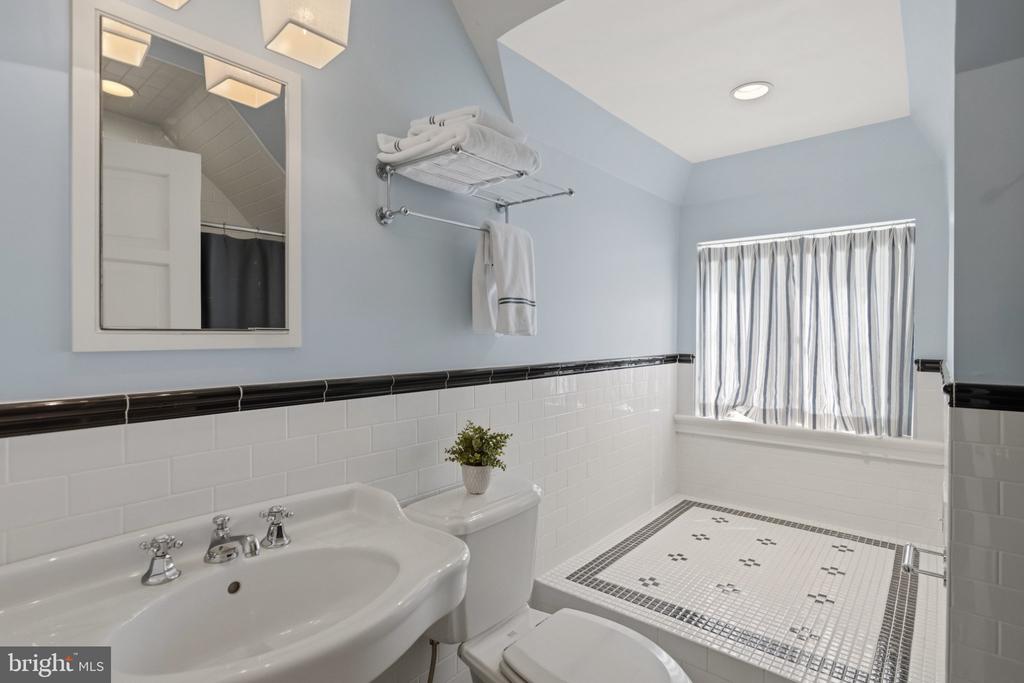 3101 ELLICOTT STREET NW