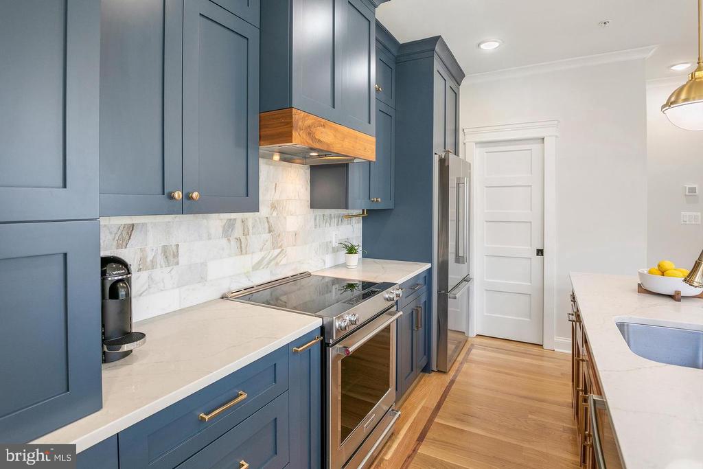 3569 WARDER STREET NW Unit: 5