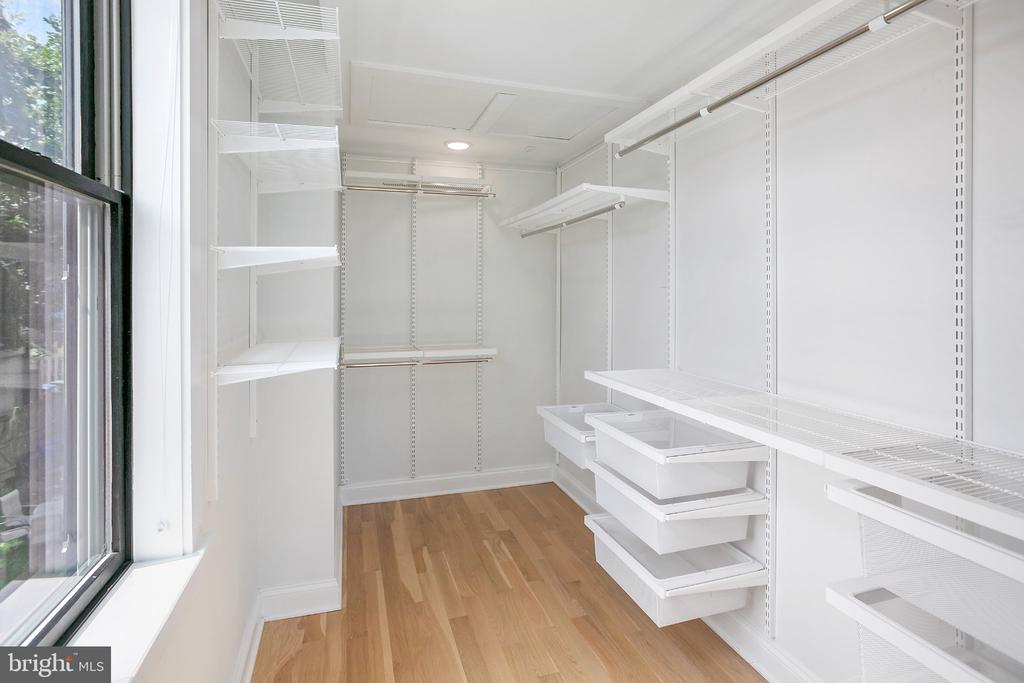 3569 WARDER STREET NW Unit: 5