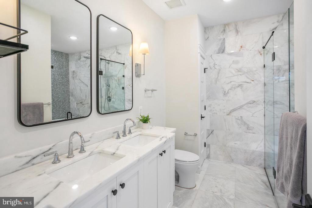 3569 WARDER STREET NW Unit: 5