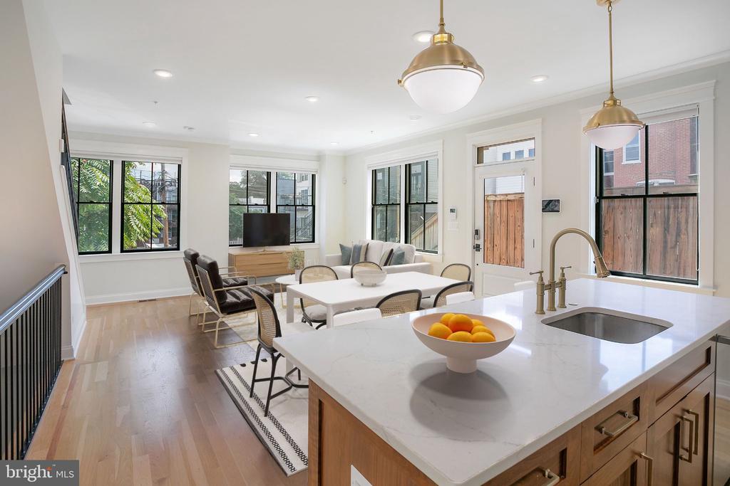 3569 WARDER STREET NW Unit: 5