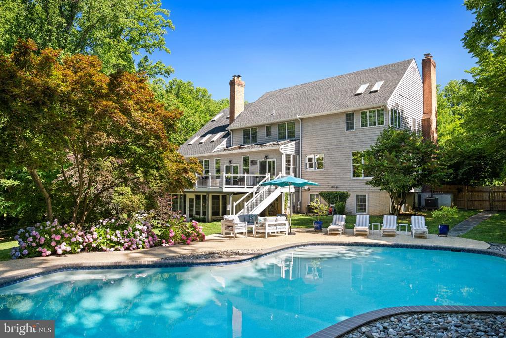 234 MEADOWGATE DRIVE