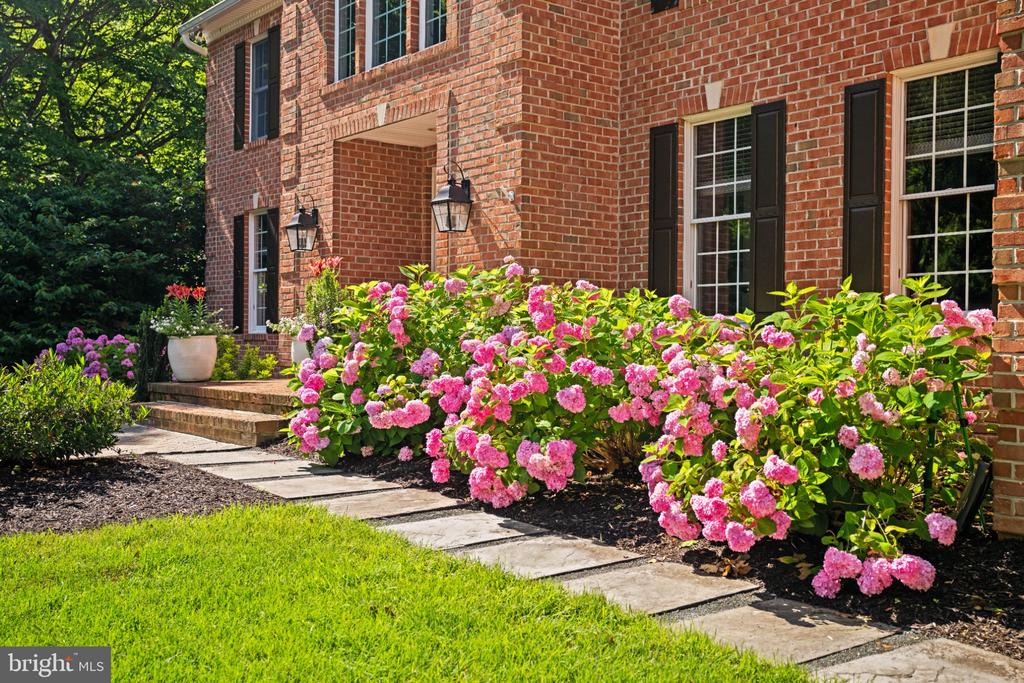 234 MEADOWGATE DRIVE