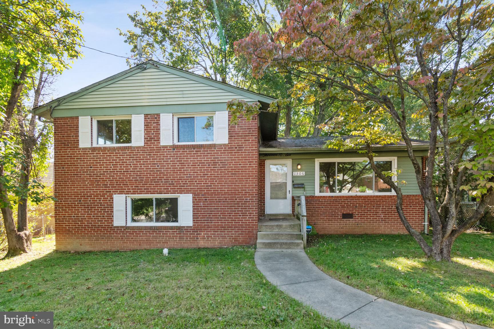 1306 CADDINGTON AVENUE