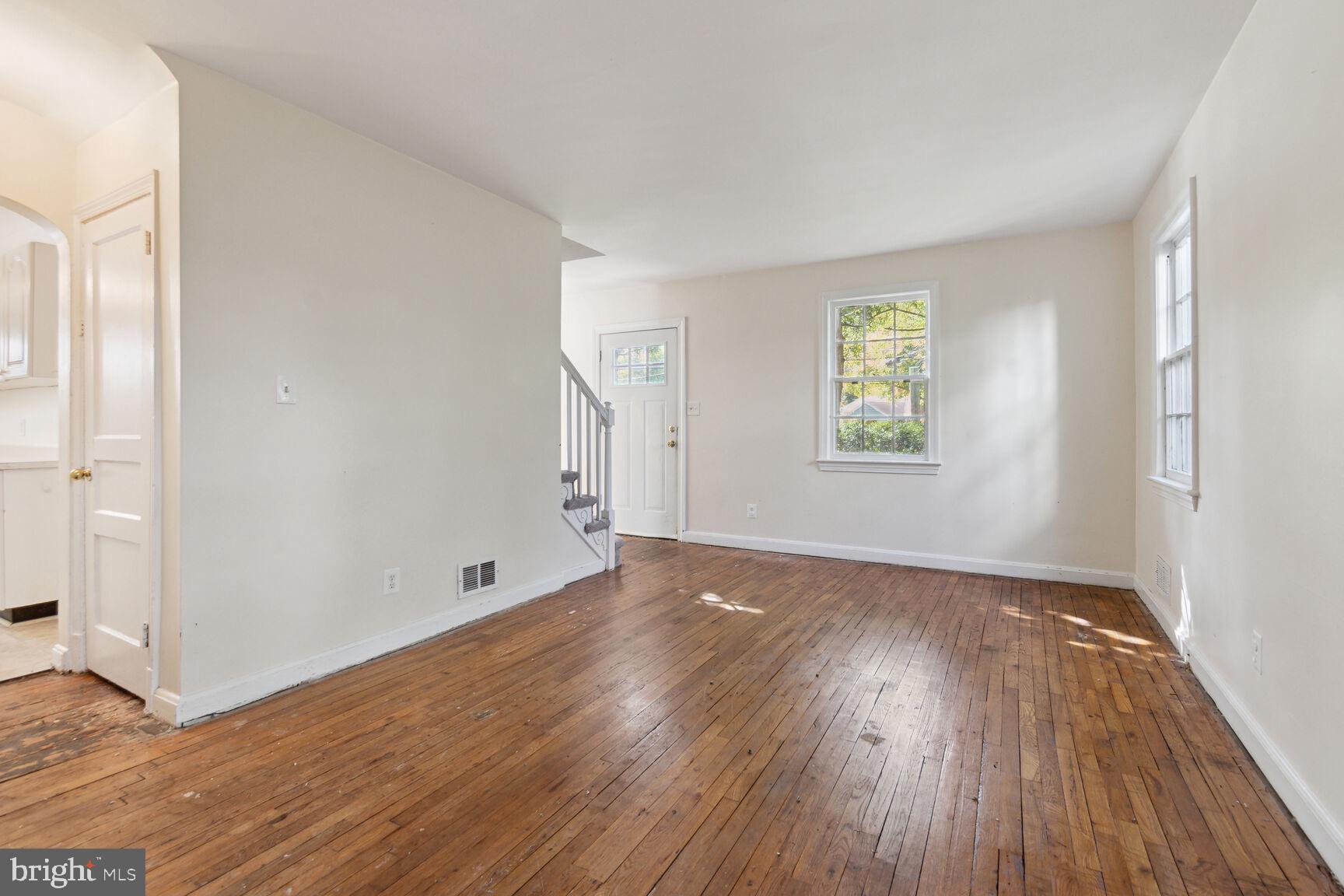 10007 Gardiner AVENUE