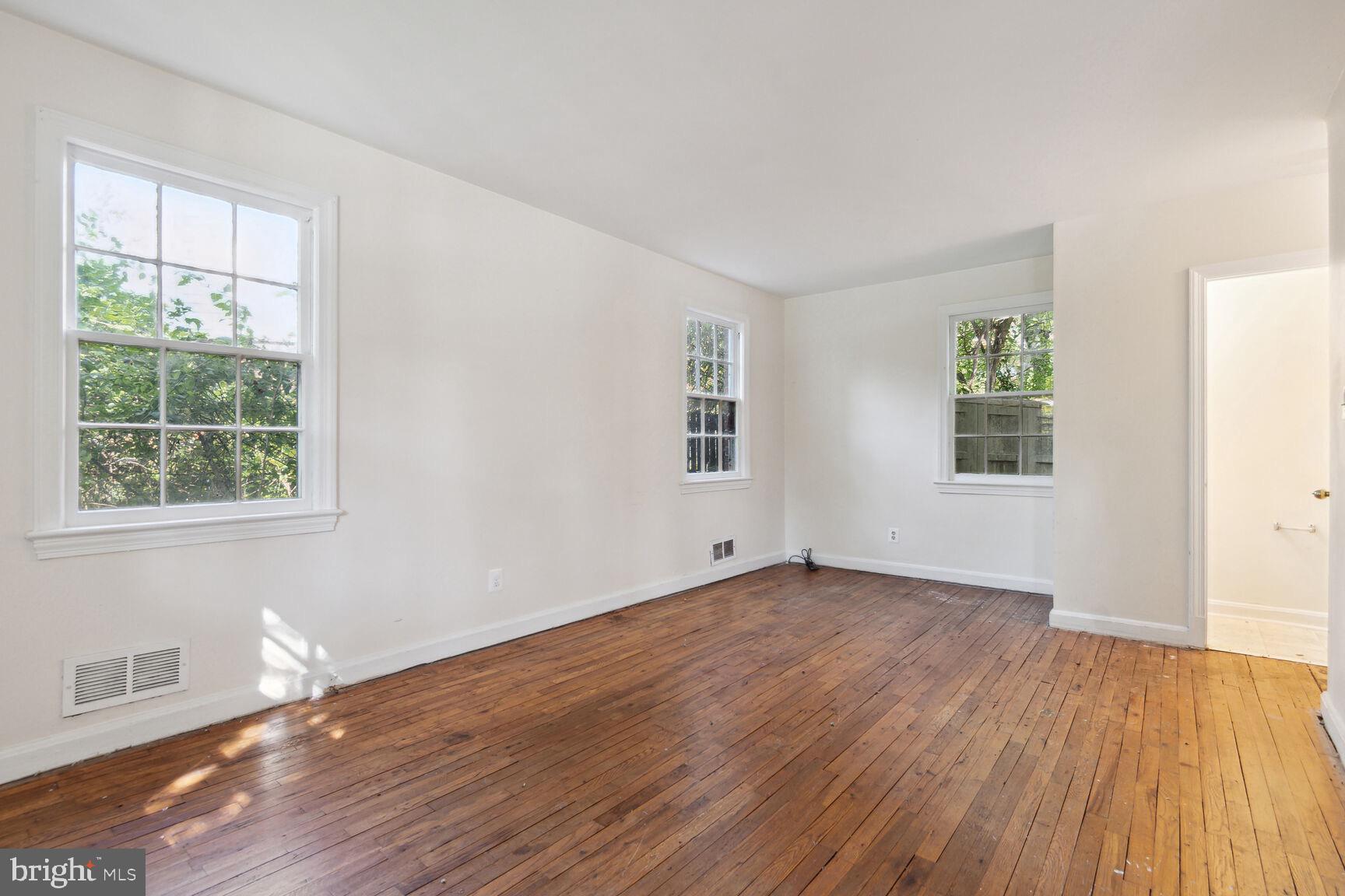 10007 Gardiner AVENUE