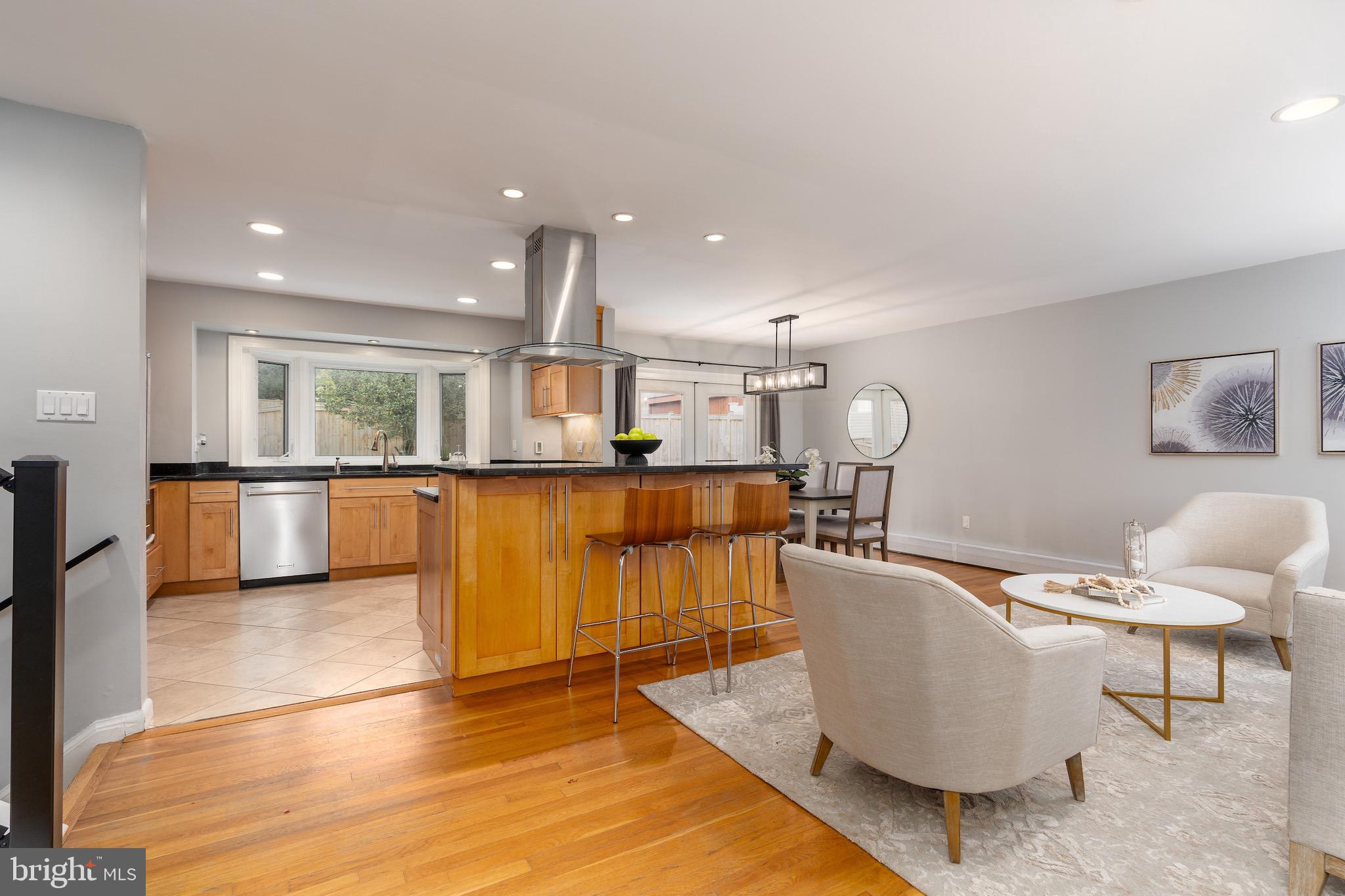 9712 Nassau LANE