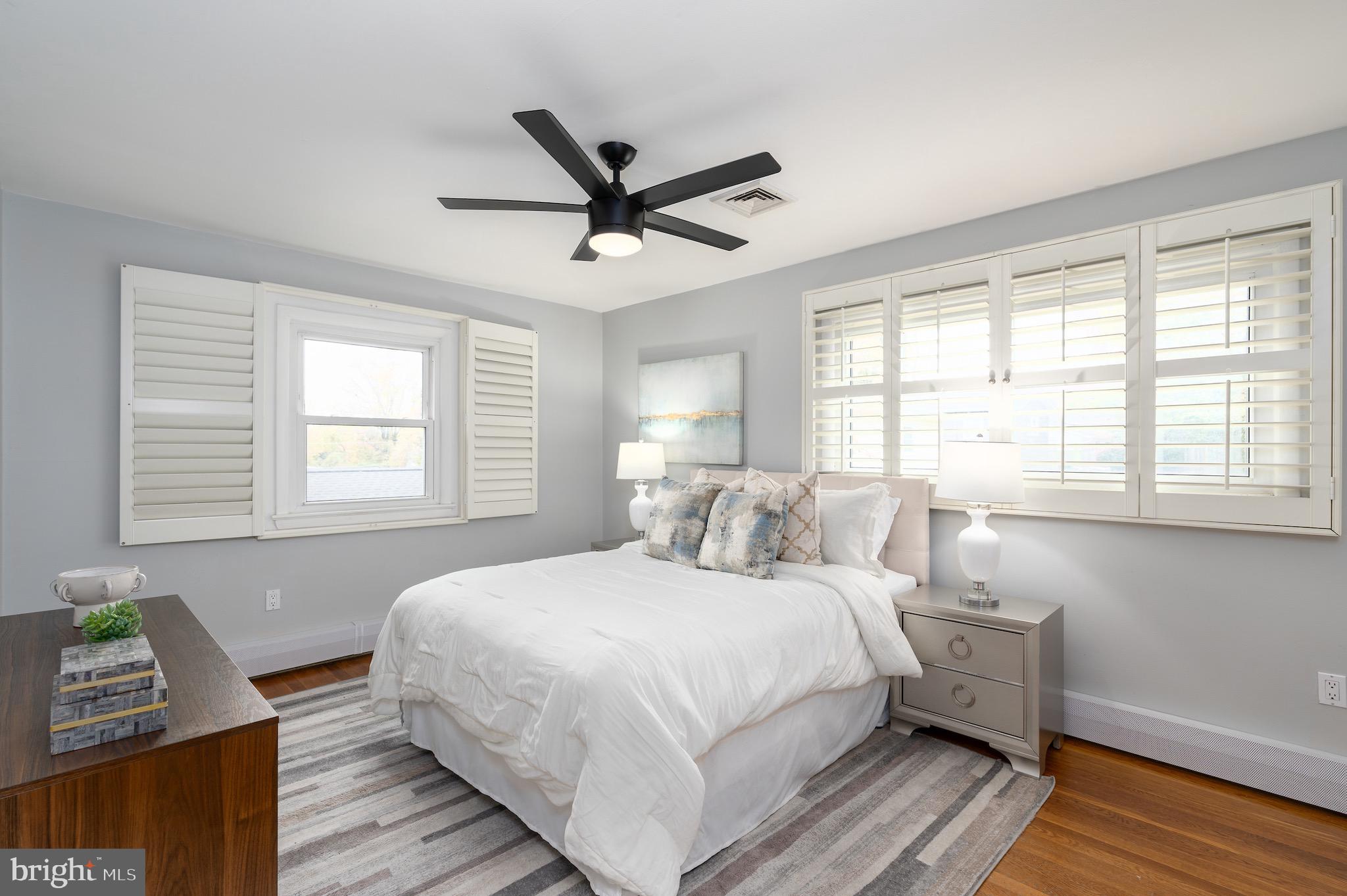 9712 Nassau LANE