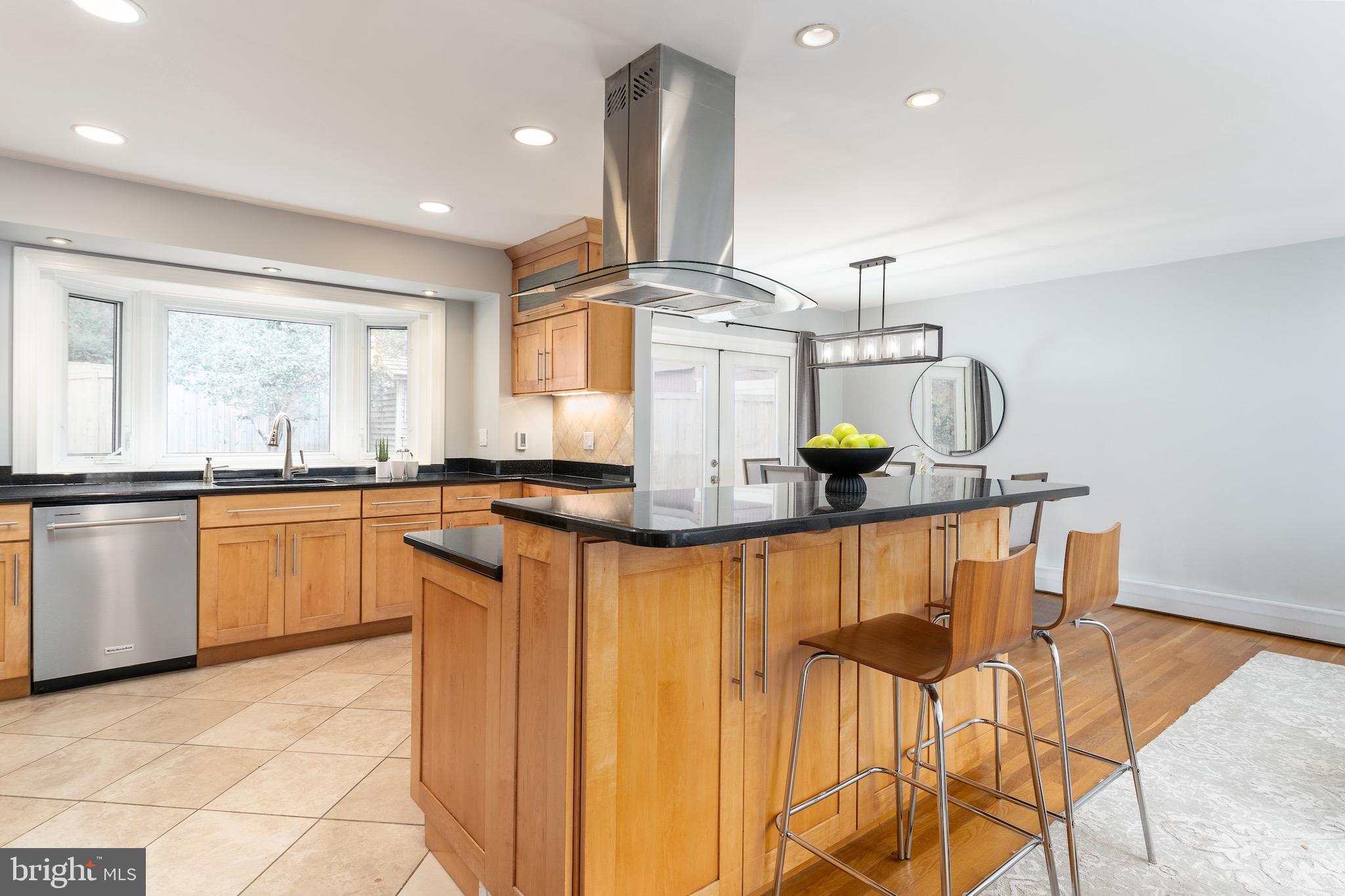 9712 Nassau LANE