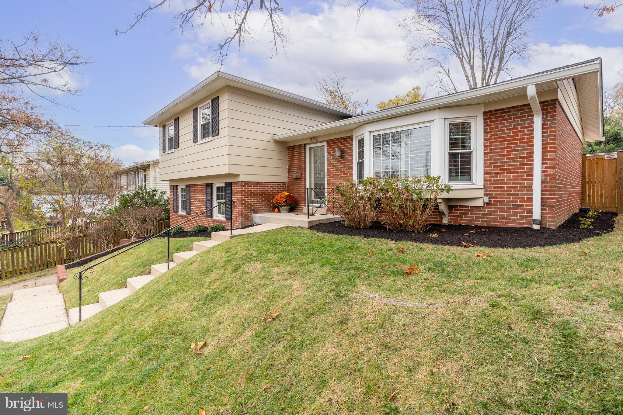 9712 Nassau LANE