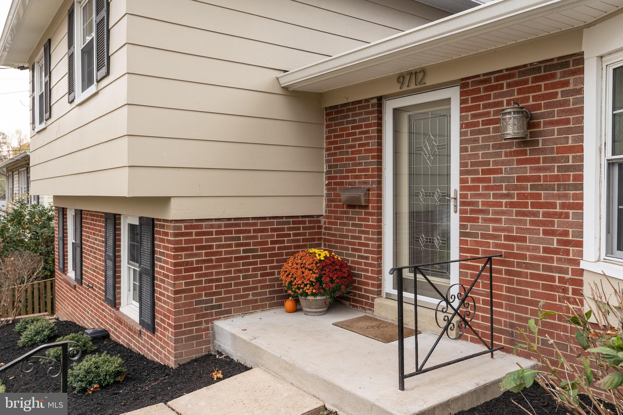 9712 Nassau LANE